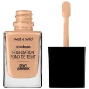 Flydende makeup foundation Wet n Wild Foundation Dewy Classic Beige 30 ml